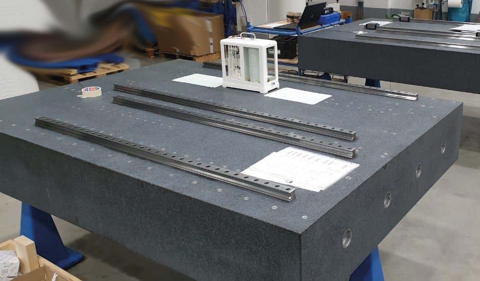 Гранитная станина токарного верстата з ЧПУ ТМ-160 Гранитная станина токарного верстата з ЧПУ ТМ-160